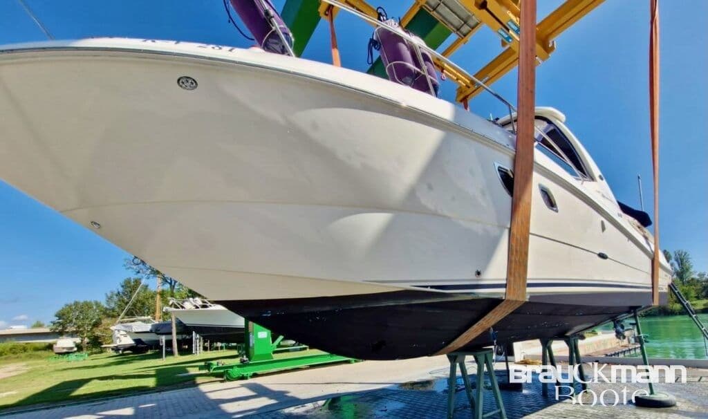 Sea Ray 335 Sundancer mit absenkbarer Badeplattform – Bild 7