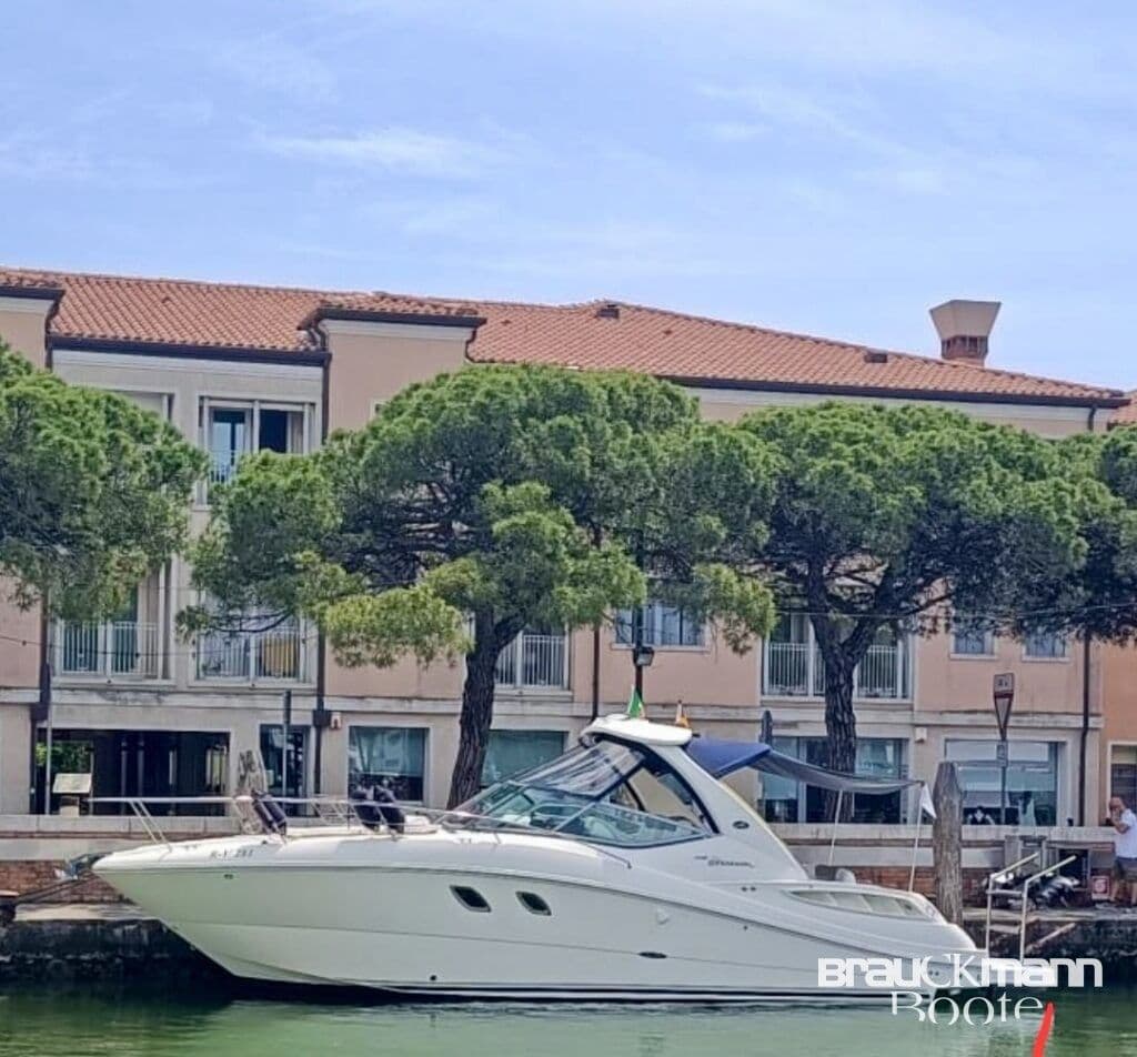 Sea Ray 335 Sundancer mit absenkbarer Badeplattform – Bild 5