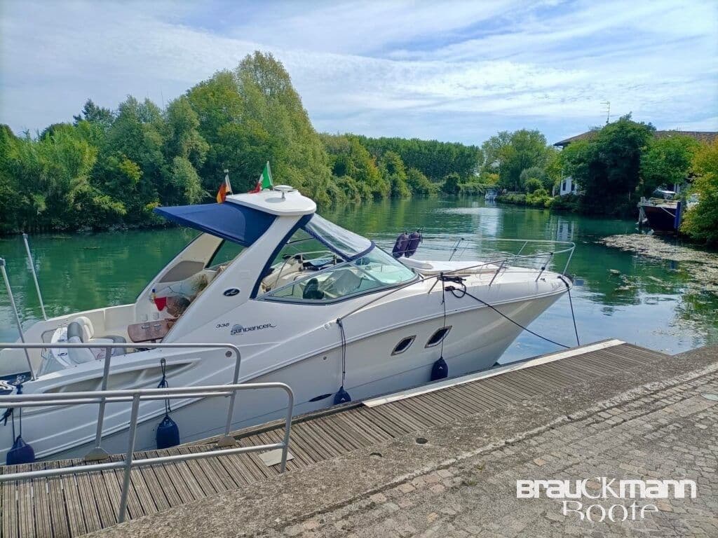 Sea Ray 335 Sundancer mit absenkbarer Badeplattform – Bild 2