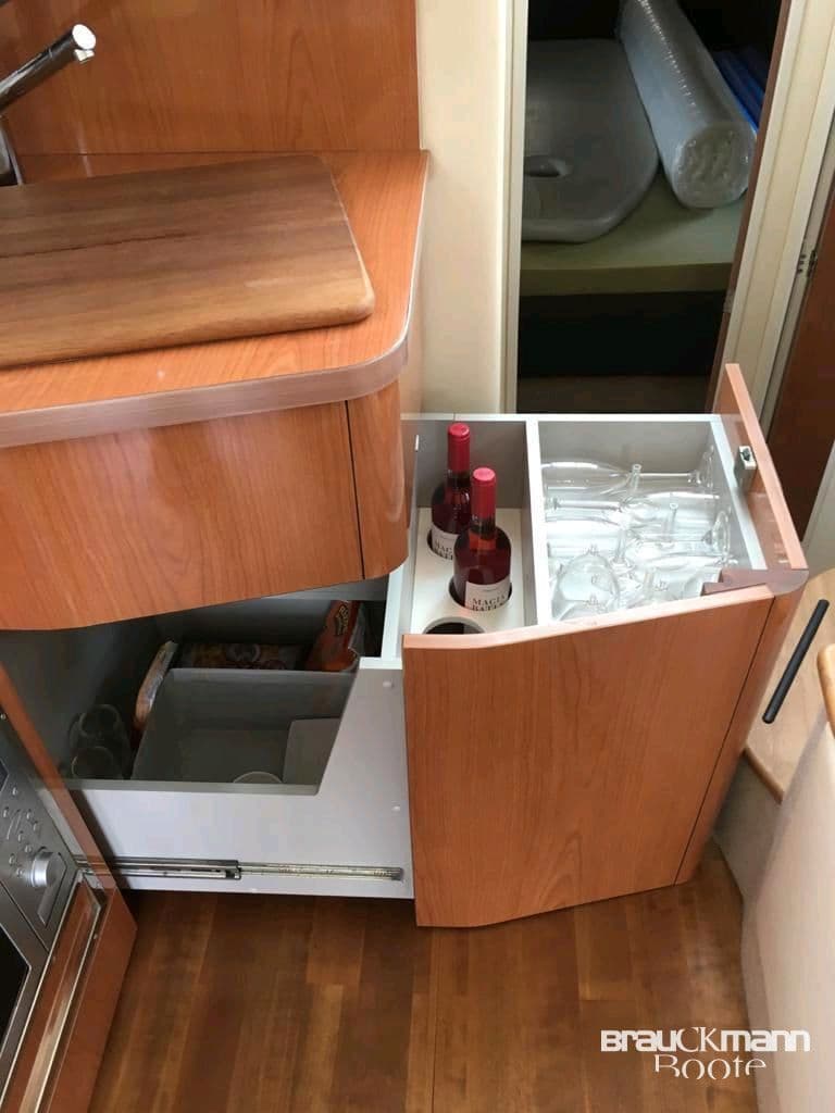 Sealine F34 mit Flybridge  Perfekt ausgestattete Yacht in – Bild 8