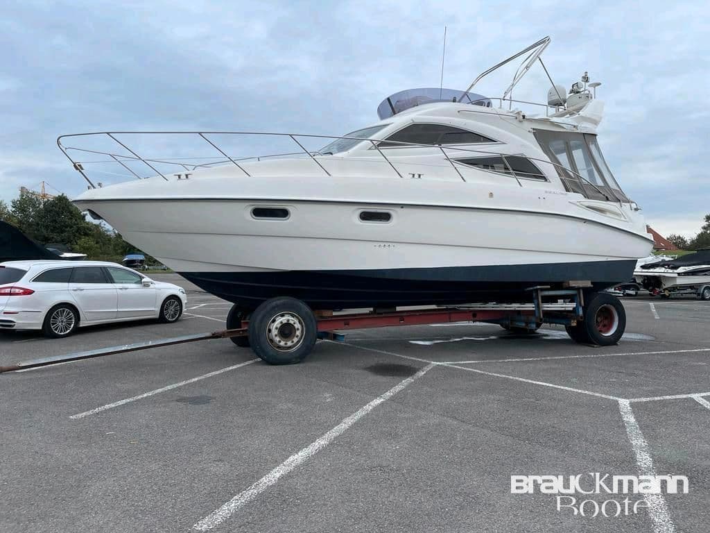 Sealine F34 mit Flybridge  Perfekt ausgestattete Yacht in