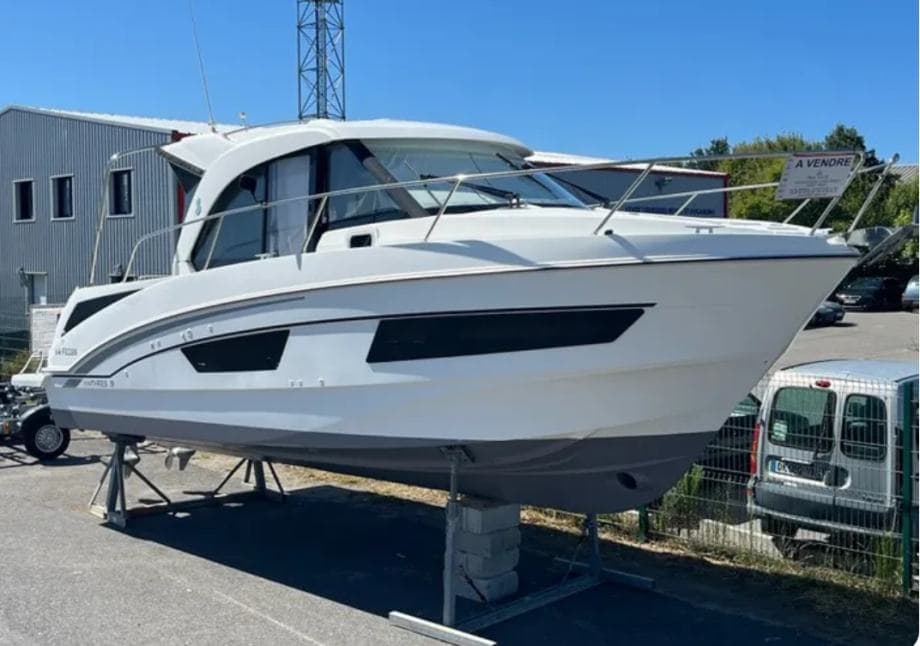 BENETEAU ANTARES 9 OB SUZUKI 200KS - INCE – Bild 7