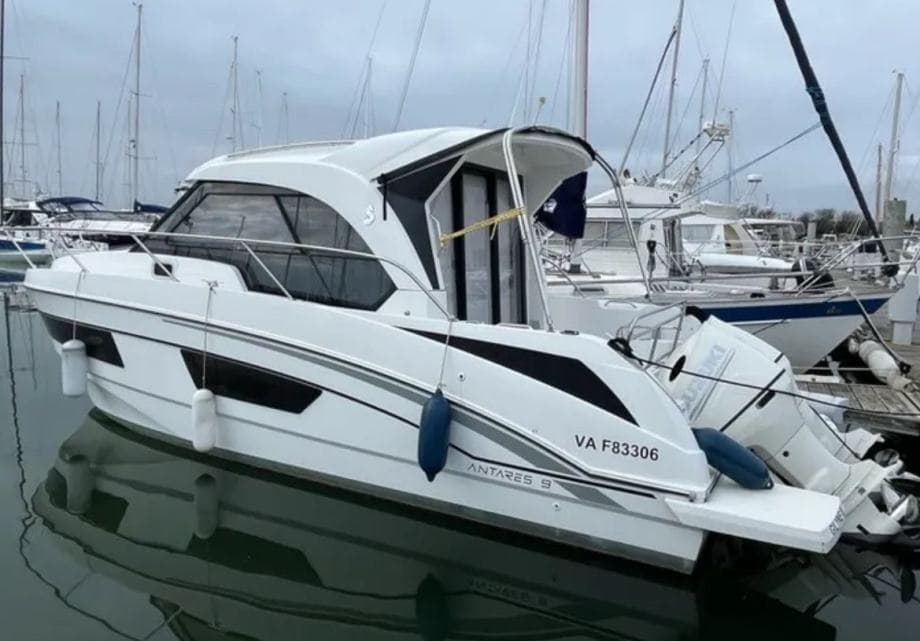 BENETEAU ANTARES 9 OB SUZUKI 200KS - INCE – Bild 8