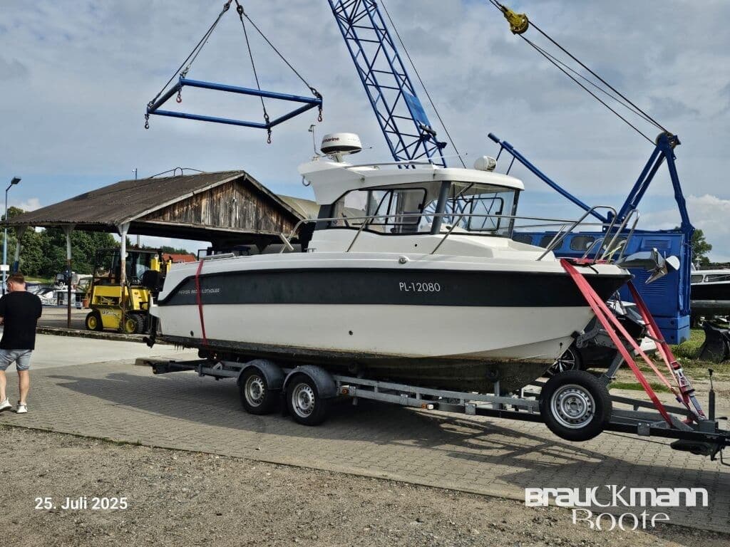 Parker Pilothouse 660