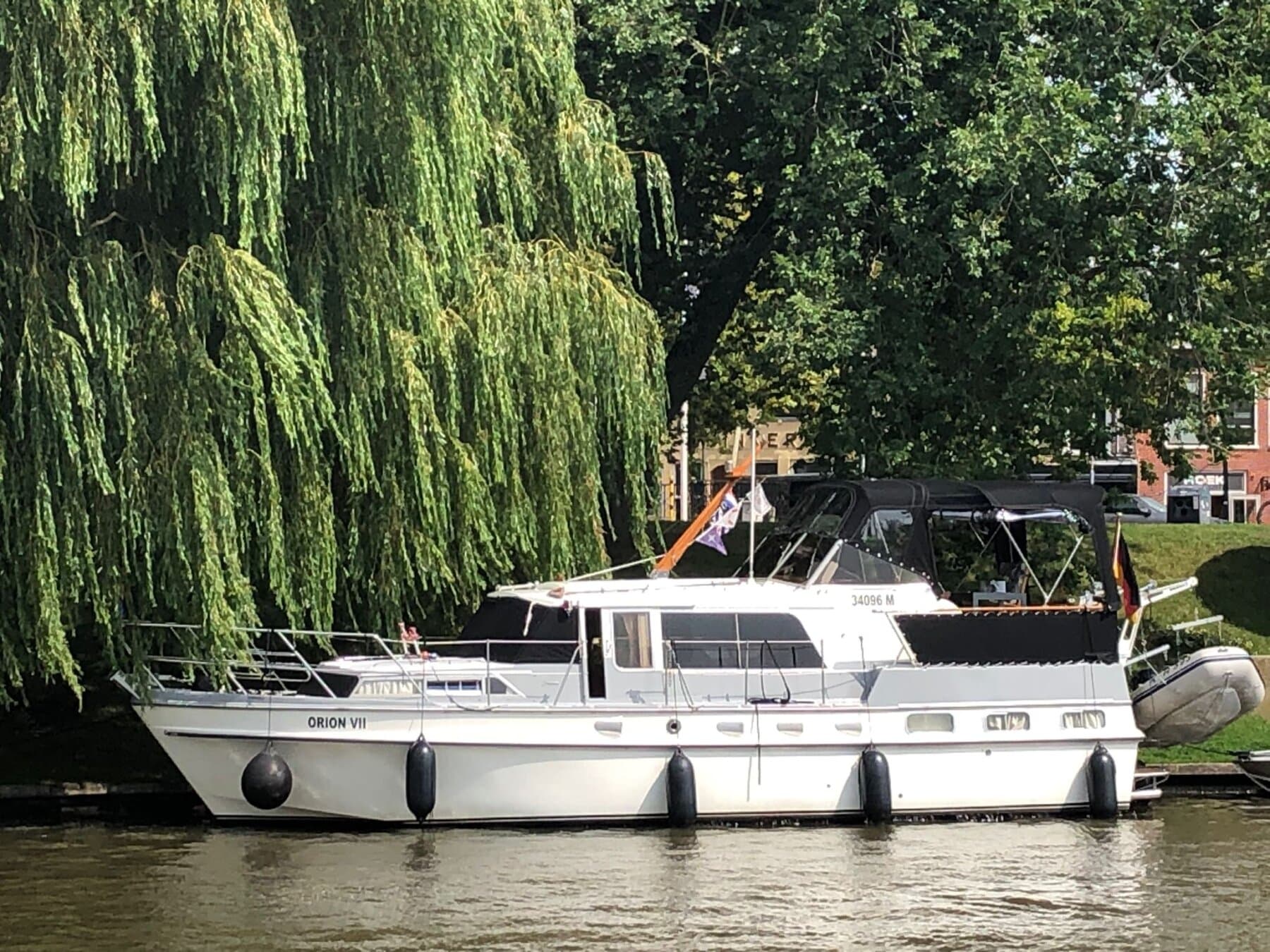 Broom 37 Continental Magnor mit Beiboot