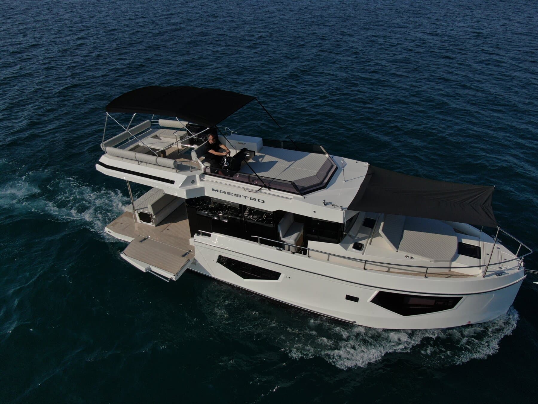 Cobra Yachts Maestro 42 Flybridge