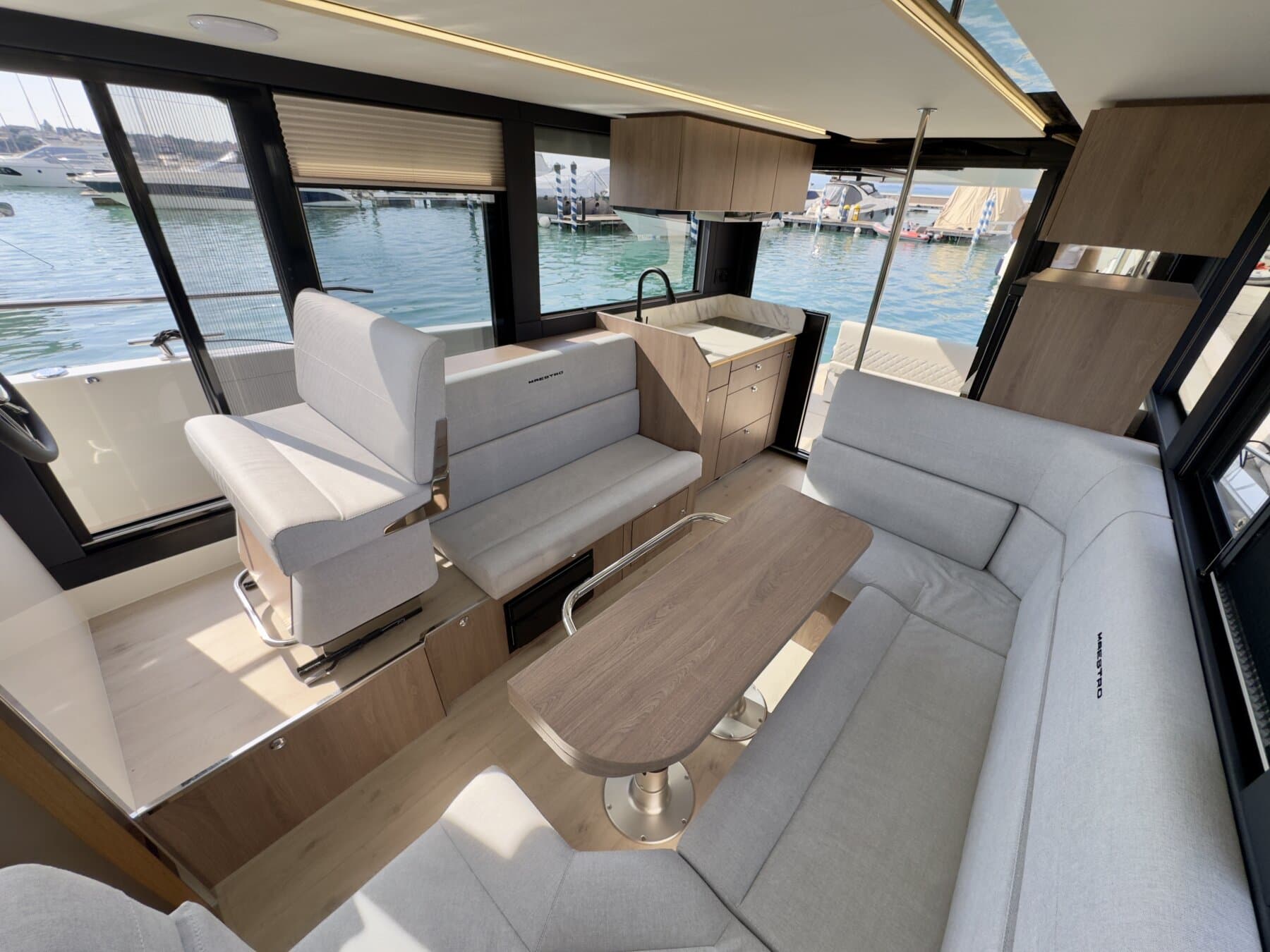 Cobra Yachts Maestro 42 Flybridge – Bild 5