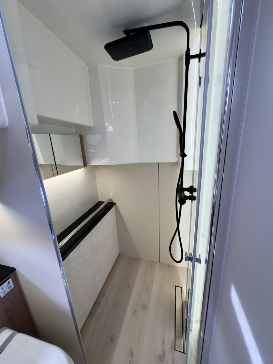 Cobra Yachts Maestro 42 Flybridge – Bild 9