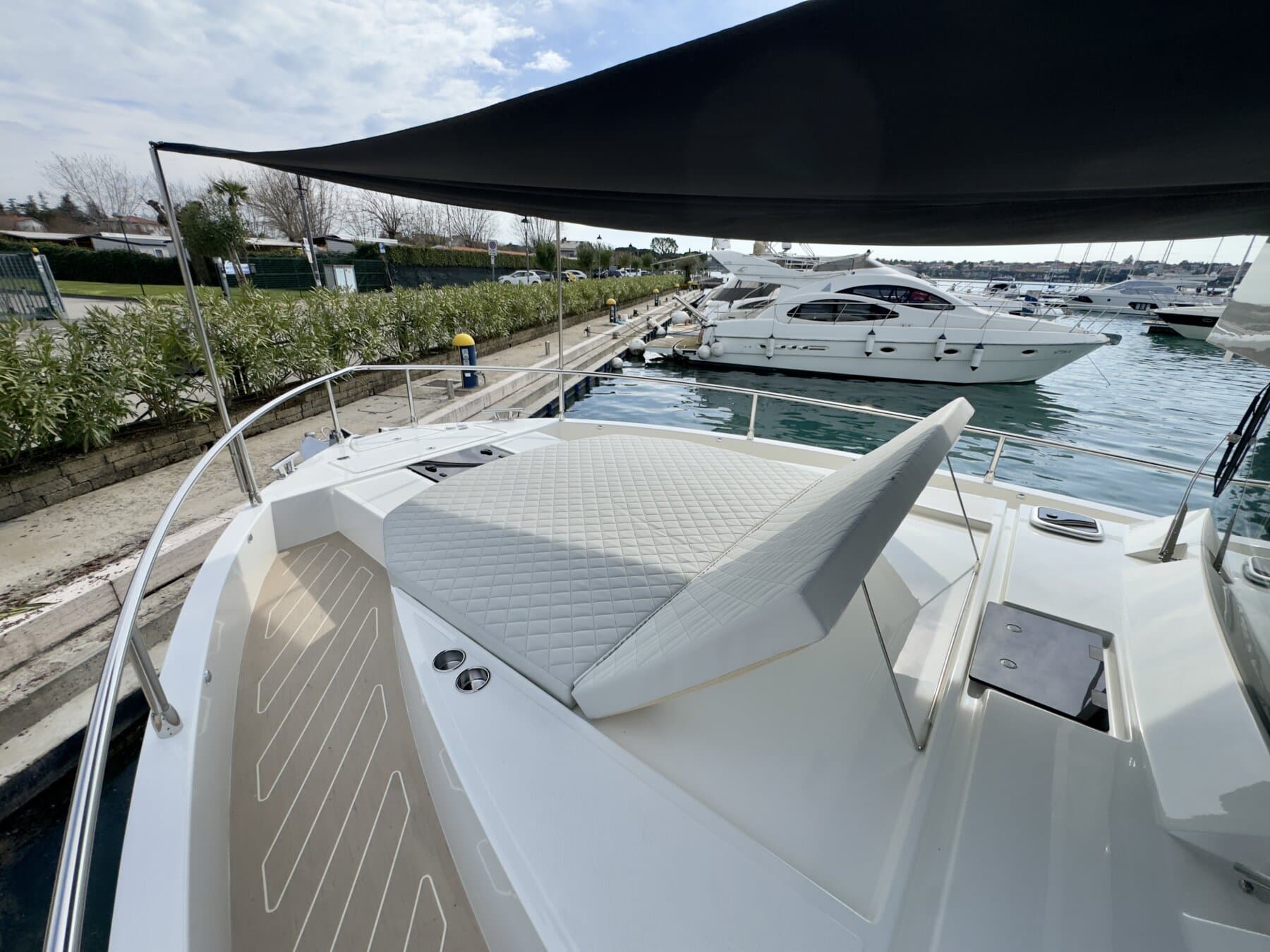 Cobra Yachts Maestro 42 Flybridge – Bild 10