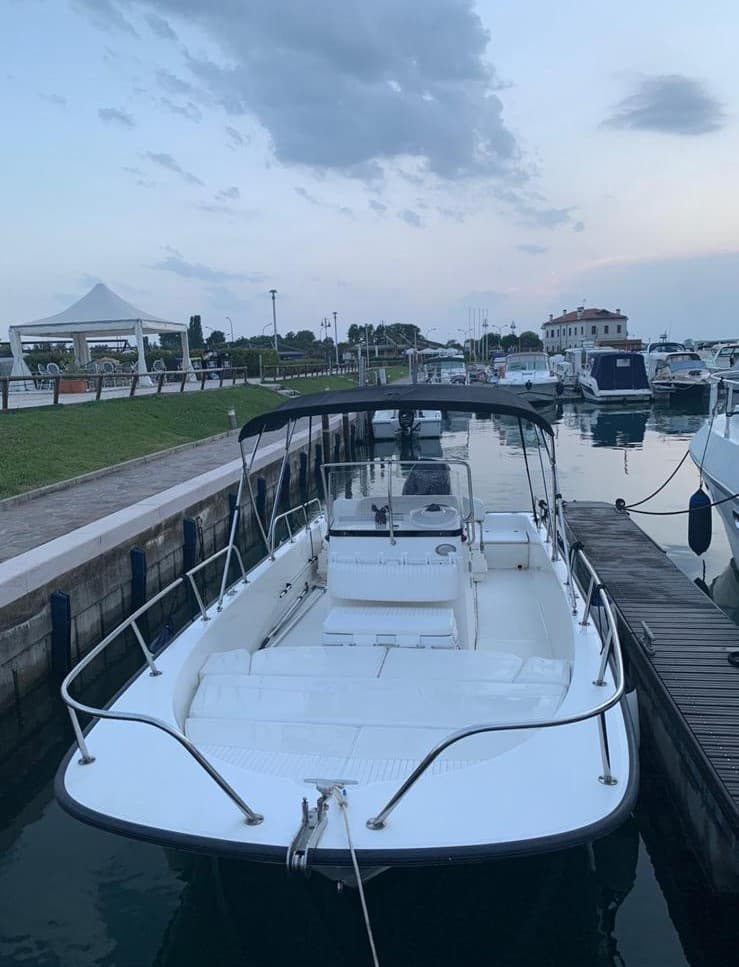 BOSTON WHALER MONTAUK 210 – Bild 3