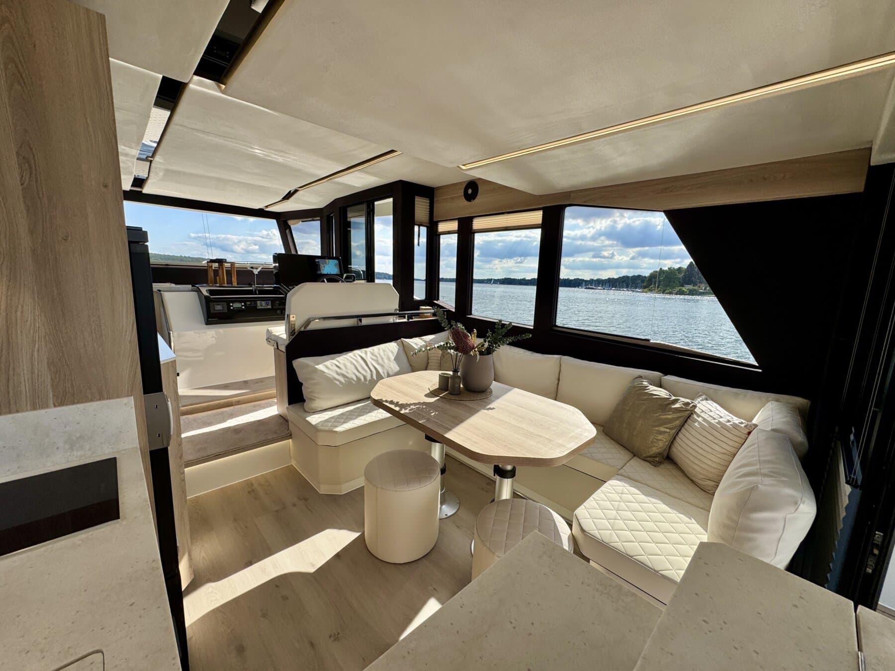 Cobra Yachts Campione 41 Flybridge – Bild 7