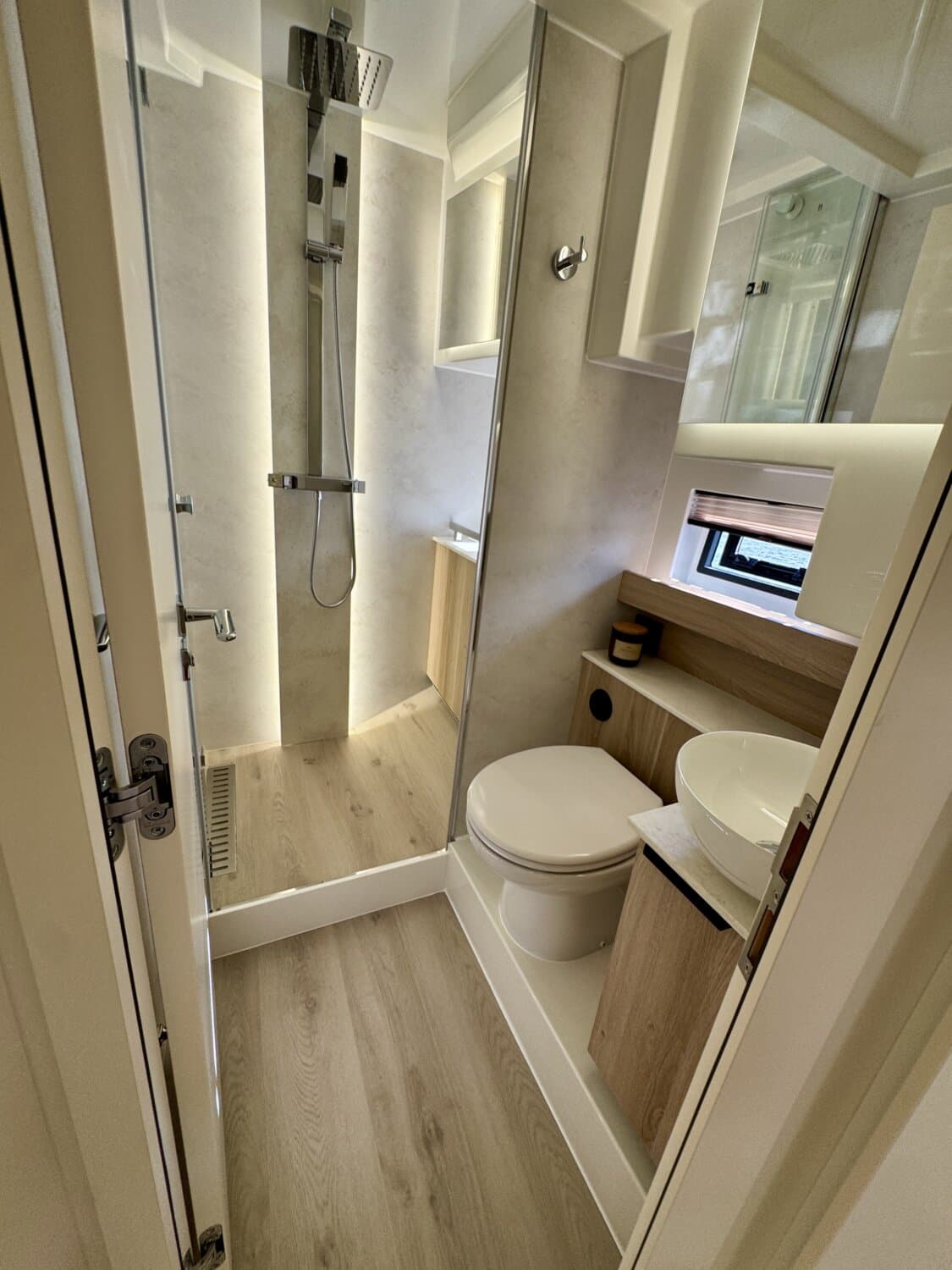 Cobra Yachts Campione 41 Flybridge – Bild 10
