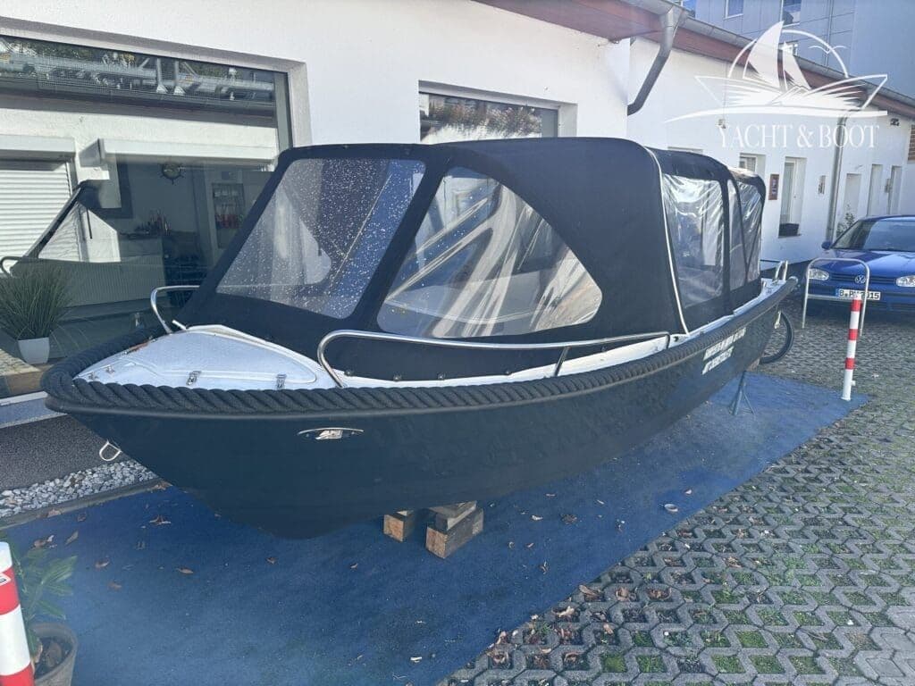 Riomar 515 mit 15 PS (Neuboot)