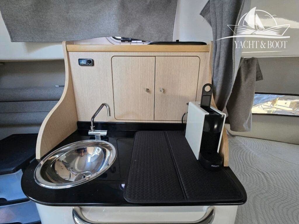 Saver 750 Cabin | nur 120 Std.,  inkl. Trailer – Bild 3