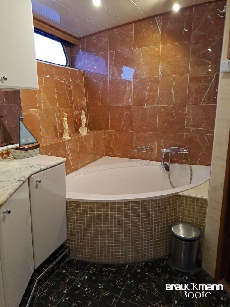 Ideal zum Leben an Bord Van der Valk Continental – Bild 8