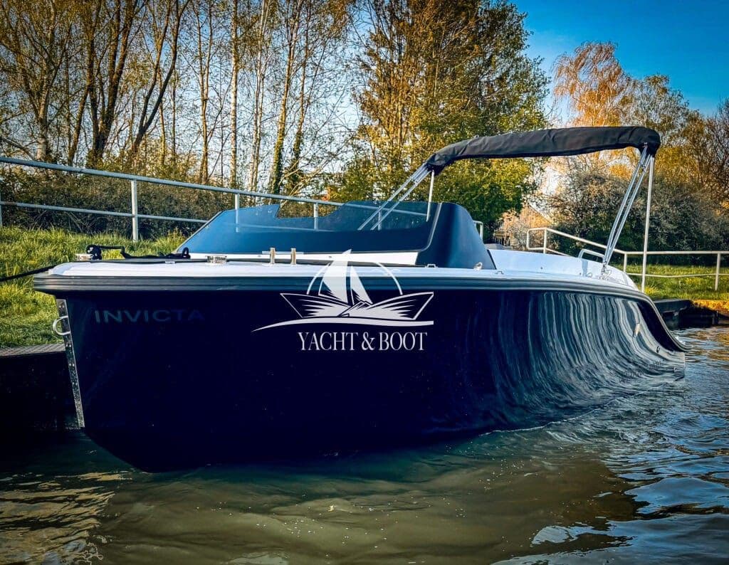 Corsiva 607 | High-Tech-Daycruiser, Drive-by-Wire, neuwertig