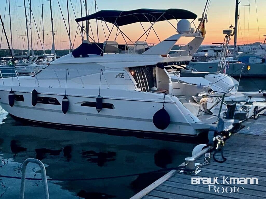 Azimut 43 Top gepflegt  Vollausstattung  Wellenantrieb