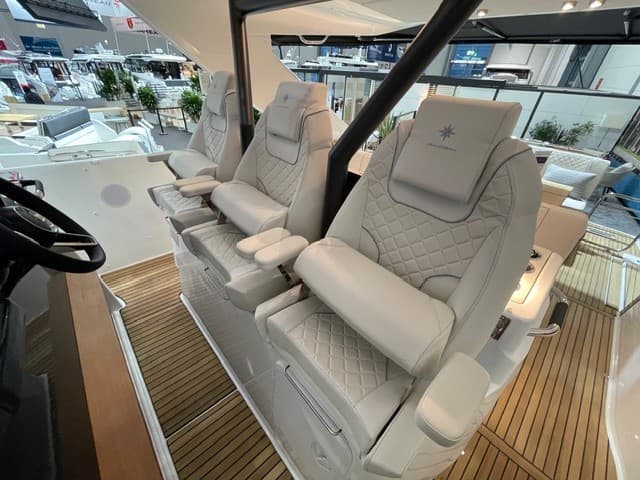 Jeanneau DB-37 OB Messeboot "boot 2026" – Bild 8