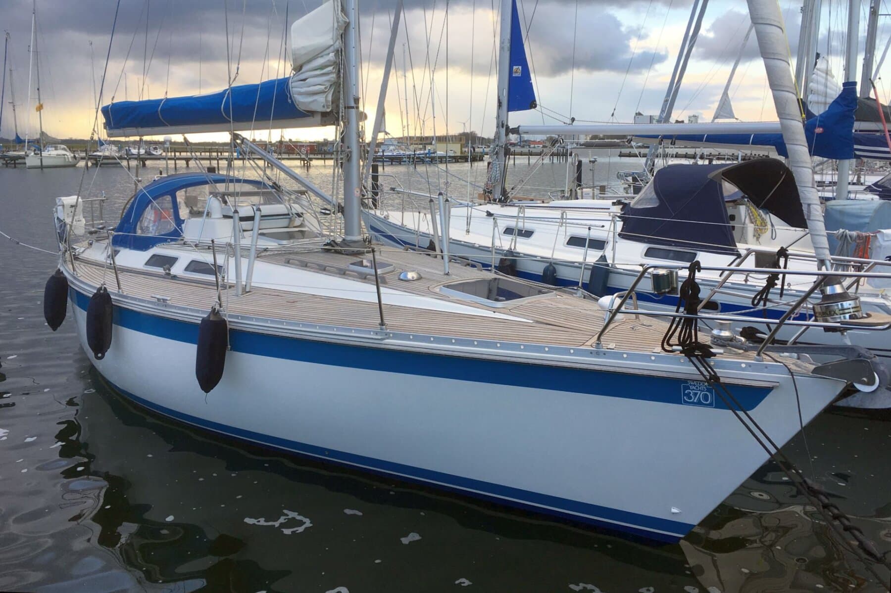 Sweden Yachts 370