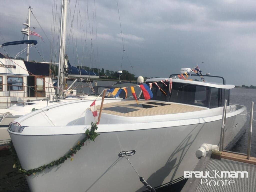 Motoryacht Stella    Minimalistisches Design Maximale Pe – Bild 4
