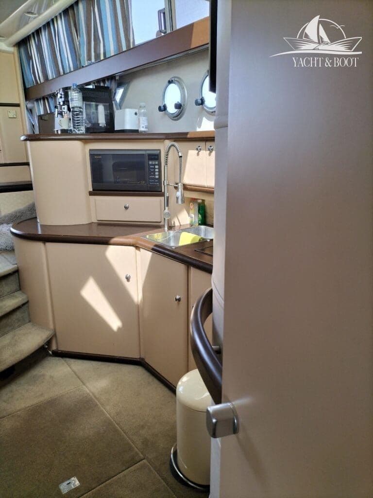 Sealine F 42 | 740 PS Flybridge-Yacht, nur Süßwasser – Bild 12