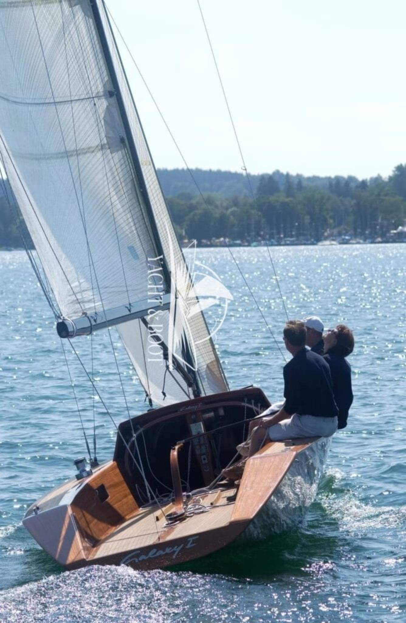 Galaxy Sport | Segelyacht, Mahagoni-Unikat, Carbon-Rigg – Bild 3