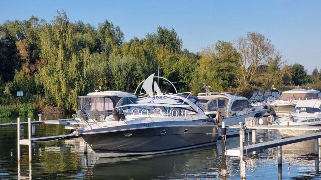 Bavaria 33 Sport | 2× V8, 450 PS, nur Süßwasser genutzt