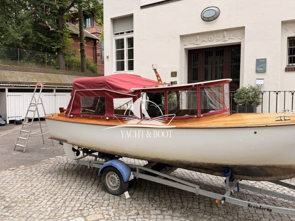 Edler Klassiker von Bertel Mockenthum - Motorboot