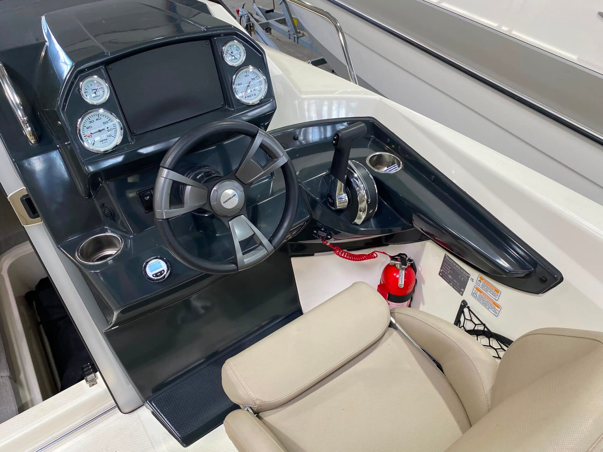QUICKSILVER ACTIV 555 CABIN – Bild 8
