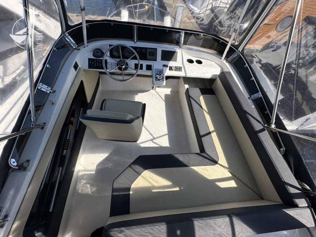 Bayliner 2858 | Flybridge, 340 PS, Liegeplatz – Bild 7