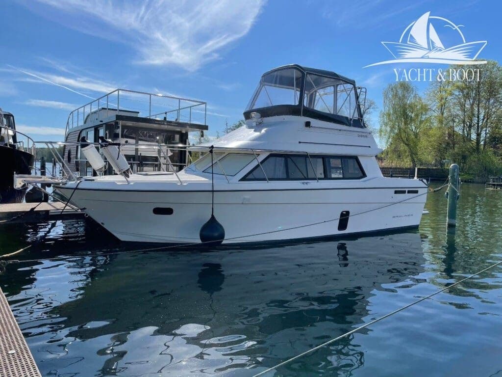 Bayliner 2858 | Flybridge, 340 PS, Liegeplatz