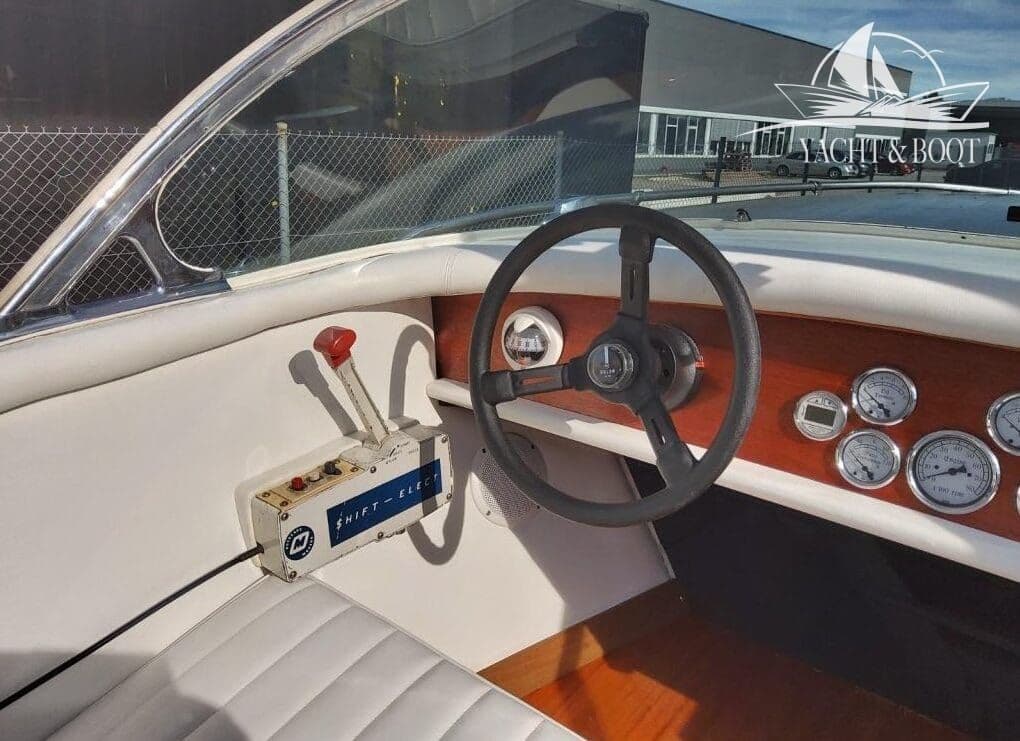 ZÜLLIG ASCONA Classic-Sportboot im RIVA-Look – Bild 6