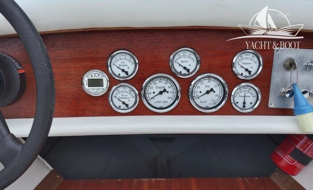 ZÜLLIG ASCONA Classic-Sportboot im RIVA-Look – Bild 7