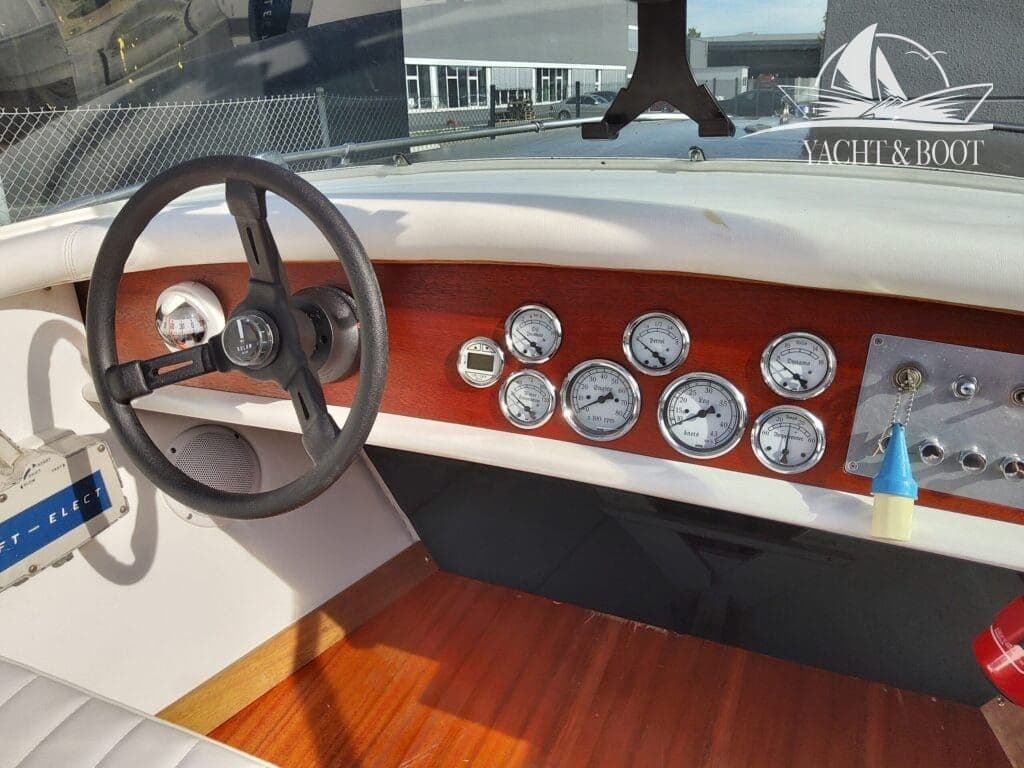 ZÜLLIG ASCONA Classic-Sportboot im RIVA-Look – Bild 4