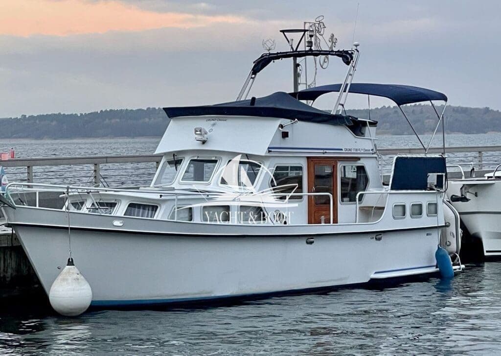 Gruno 1100 | Verdränger, Flybridge, 2 Steuerstände – Bild 2