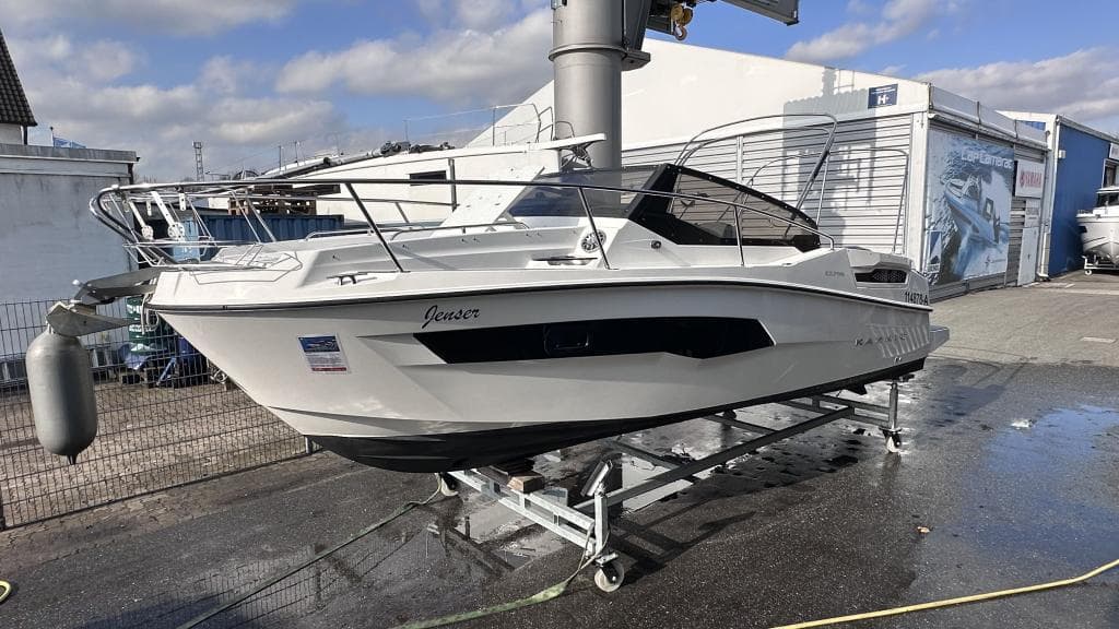 Karnic CS700 S Cabin Cruiser