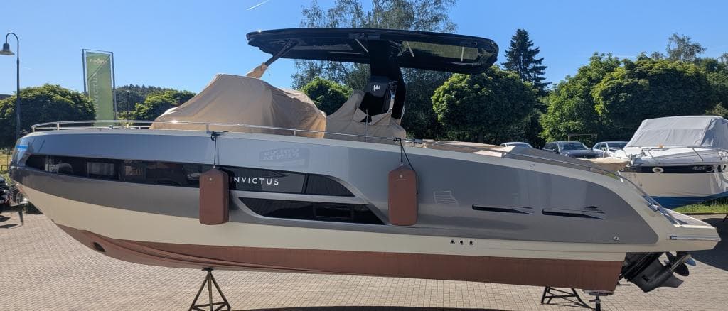 Invictus GT 320 – Bild 6