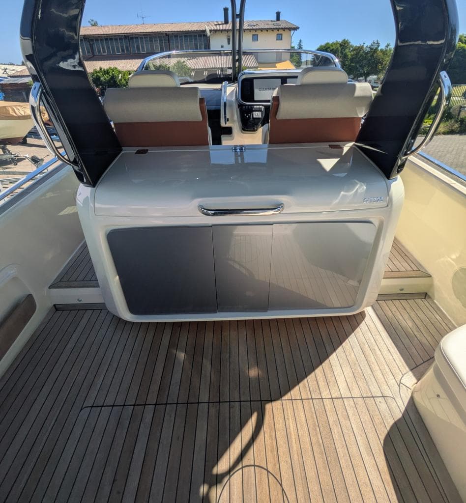 Invictus GT 320 – Bild 10