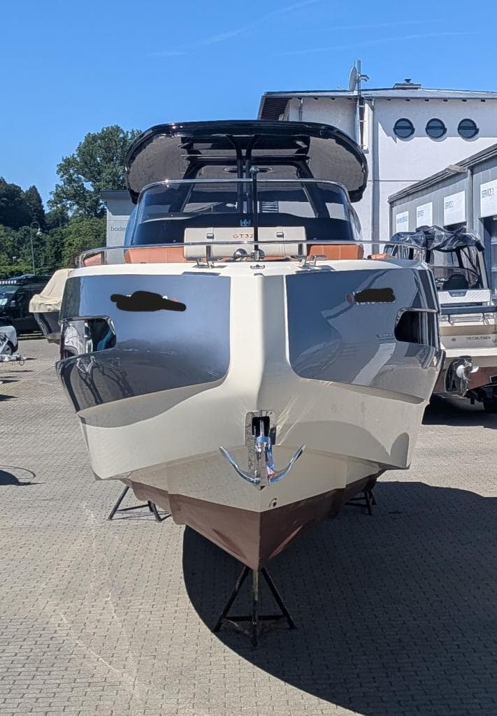 Invictus GT 320 – Bild 5
