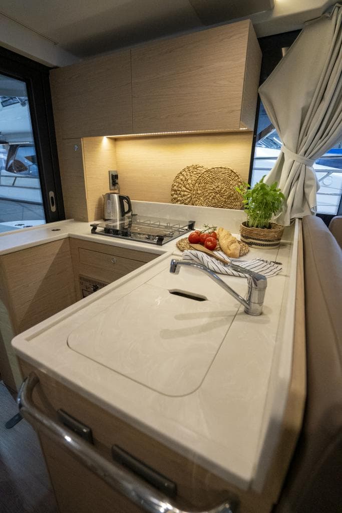 Swift Trawler 41 Sedan – Bild 3