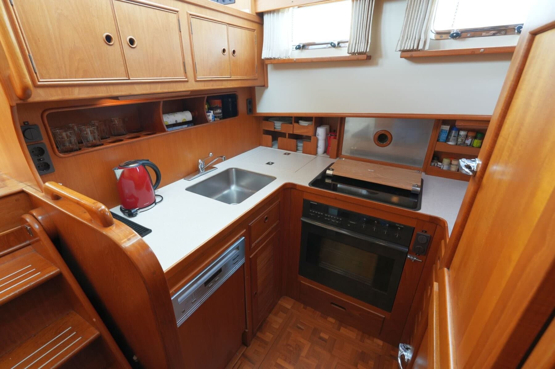Grand Banks 46 Motor Yacht – Bild 9