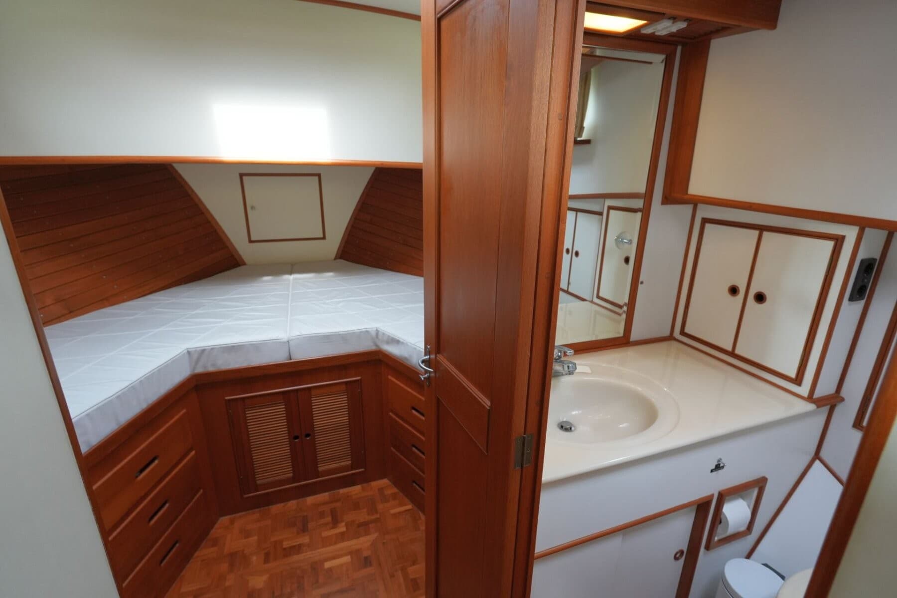 Grand Banks 46 Motor Yacht – Bild 11