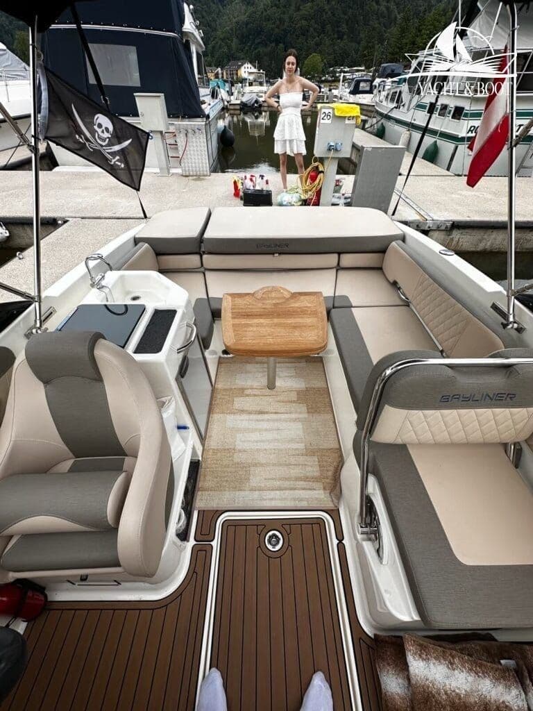 Bayliner VR6 C | nur 106 Std., 300 PS, Vollausstatung – Bild 11