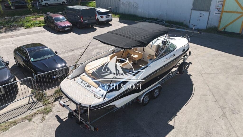 Rinker 246 Captiva CC | 300 PS (v8), 610 h, inkl. Trailer – Bild 4