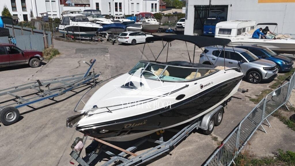 Rinker 246 Captiva CC | 300 PS (v8), 610 h, inkl. Trailer
