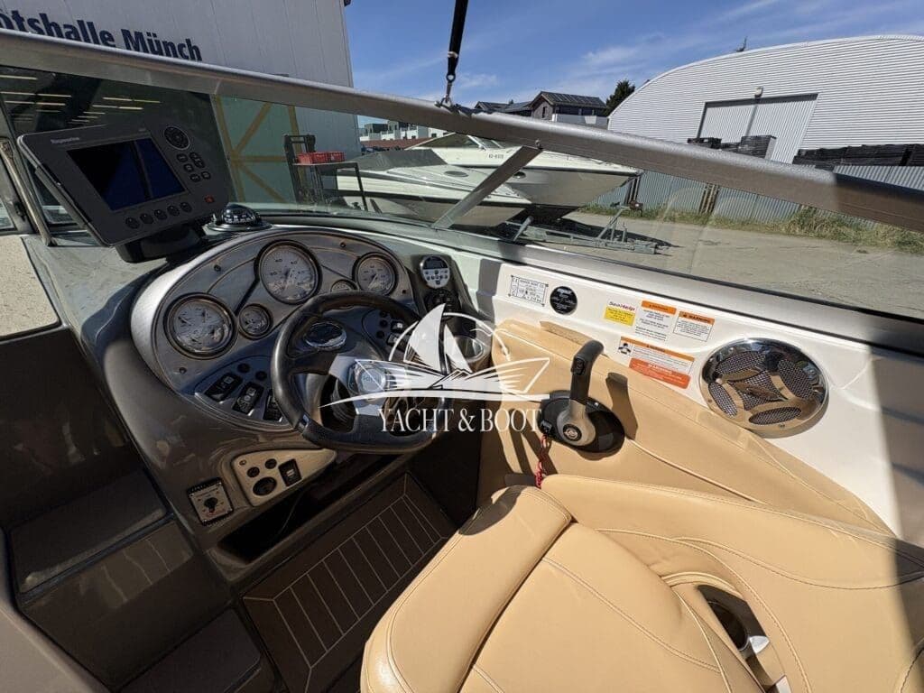 Rinker 246 Captiva CC | 300 PS (v8), 610 h, inkl. Trailer – Bild 9