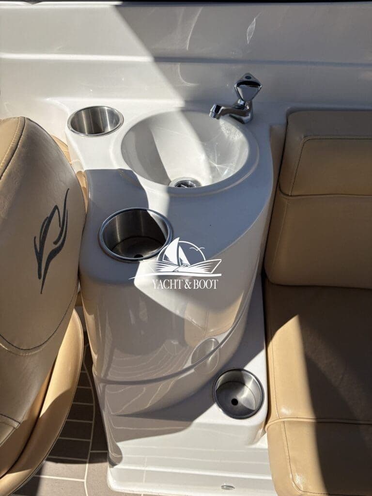 Rinker 246 Captiva CC | 300 PS (v8), 610 h, inkl. Trailer – Bild 15
