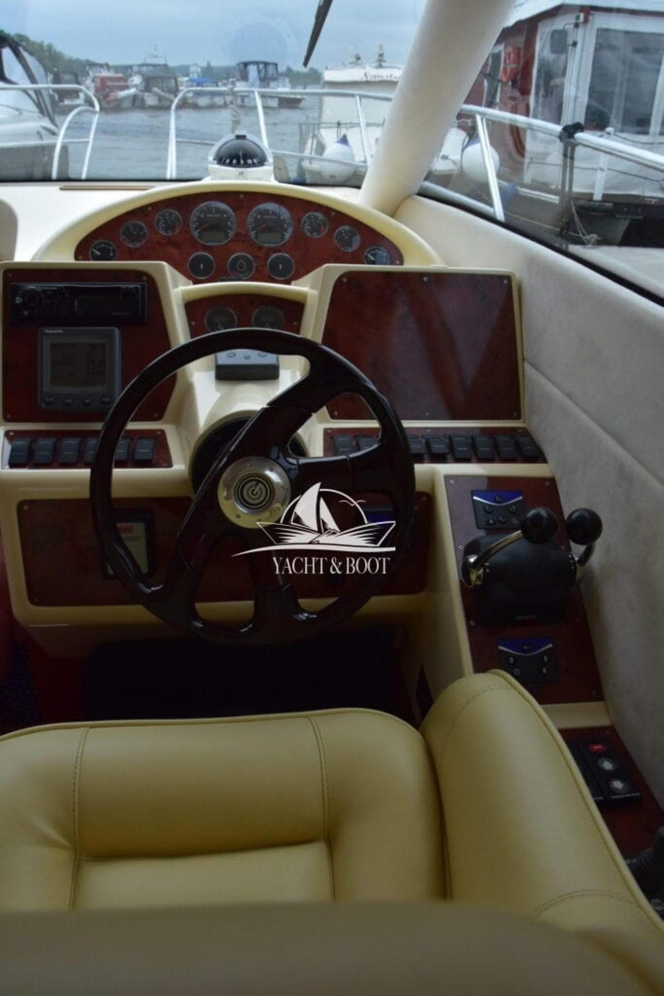 Galeon 330 Fly – Bild 18