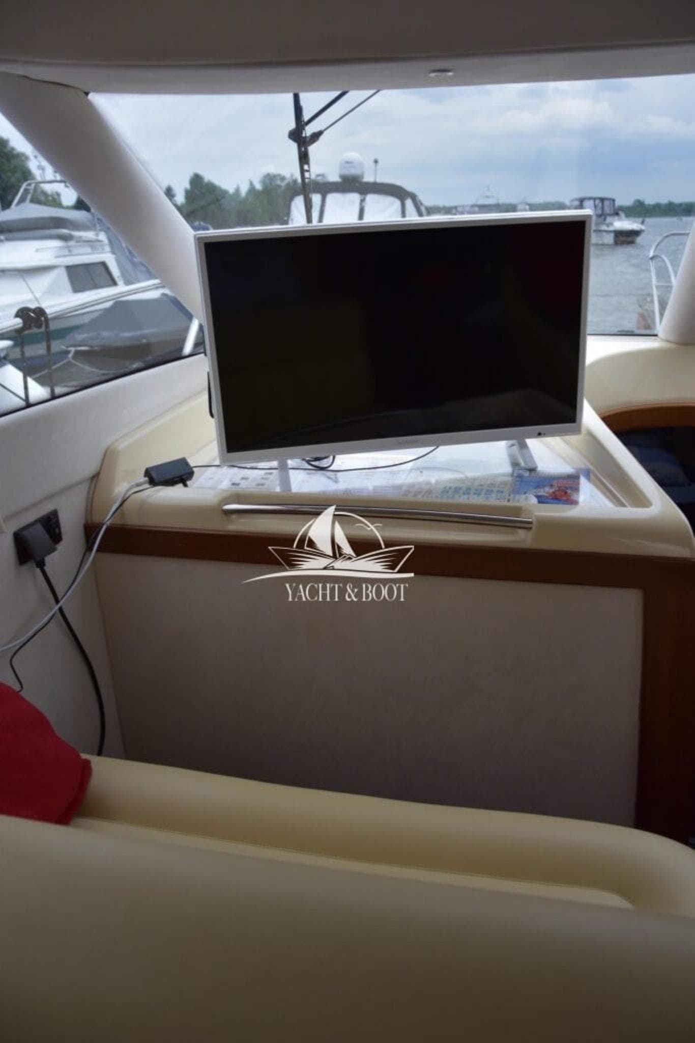 Galeon 330 Fly – Bild 17