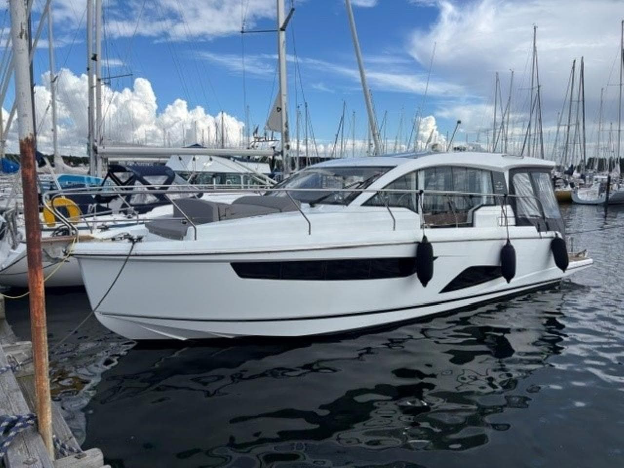 Sealine C330